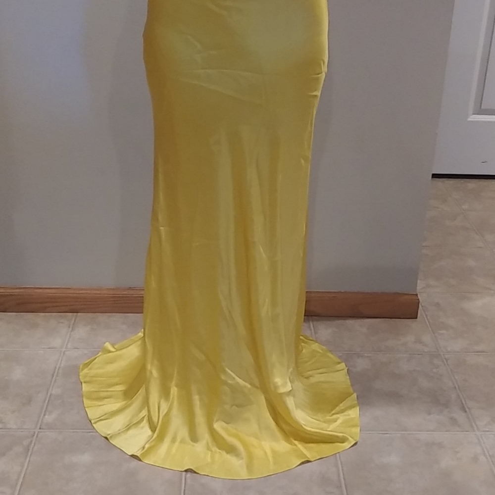 Aiden Mattox yellow prom dress - Picture 2 of 7
